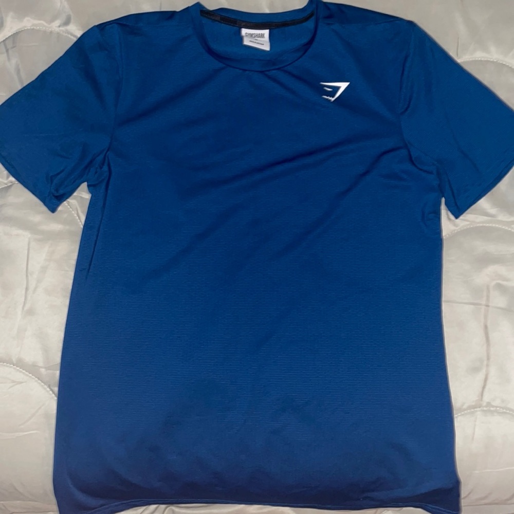 Slim fitting tee for the gains. Teal color